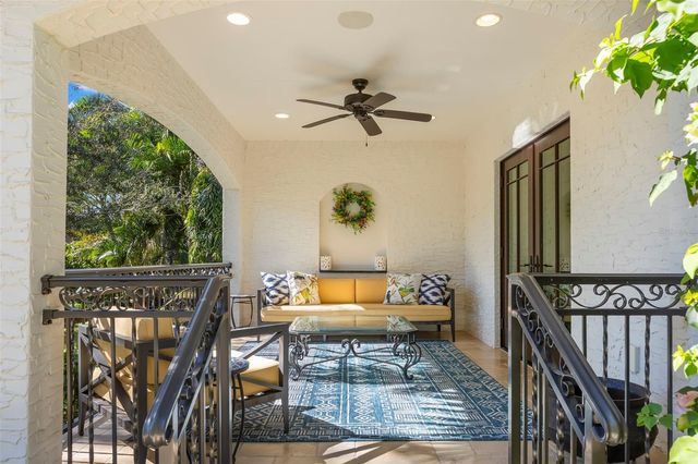 815 15TH AVENUE NE, St Petersburg, FL 33704