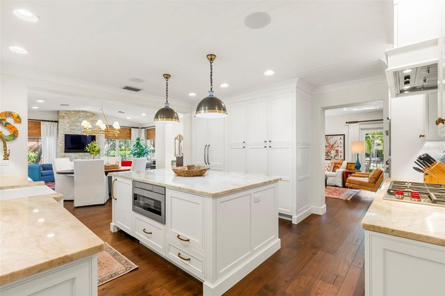 815 15TH AVENUE NE, St Petersburg, FL 33704