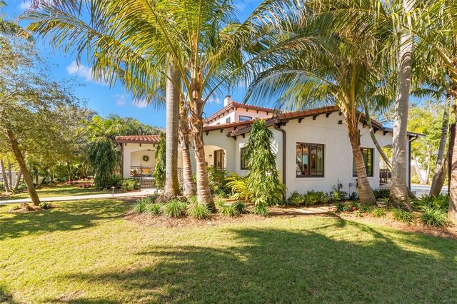 815 15TH AVENUE NE, St Petersburg, FL 33704