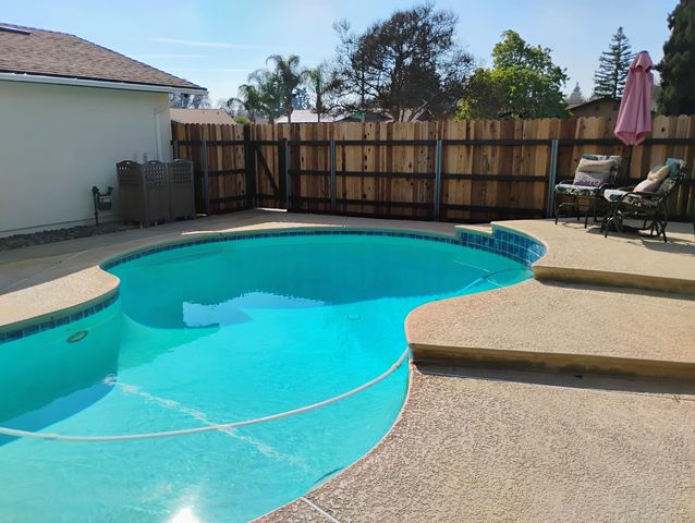 4132 W Robinwood Avenue, Visalia, CA 93291