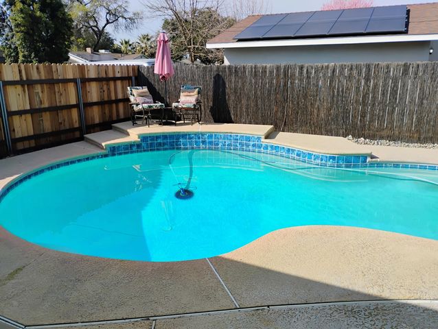 4132 W Robinwood Avenue, Visalia, CA 93291