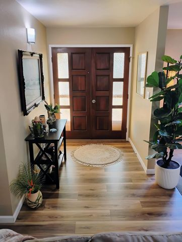 4132 W Robinwood Avenue, Visalia, CA 93291