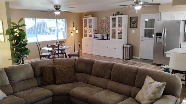 4132 W Robinwood Avenue, Visalia, CA 93291