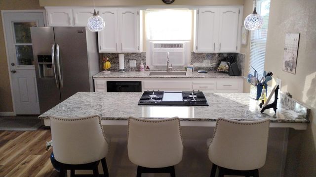 4132 W Robinwood Avenue, Visalia, CA 93291