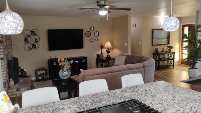 4132 W Robinwood Avenue, Visalia, CA 93291