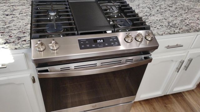 4132 W Robinwood Avenue, Visalia, CA 93291