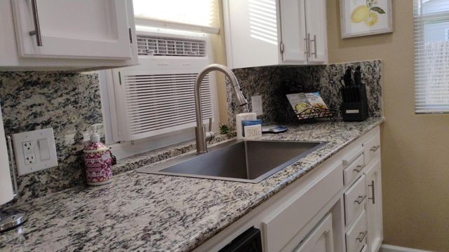 4132 W Robinwood Avenue, Visalia, CA 93291