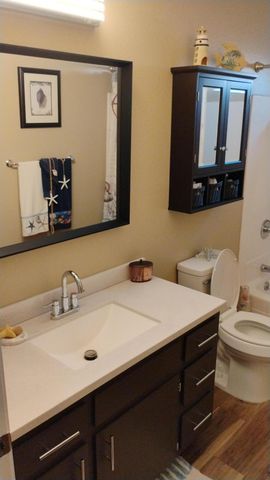 4132 W Robinwood Avenue, Visalia, CA 93291