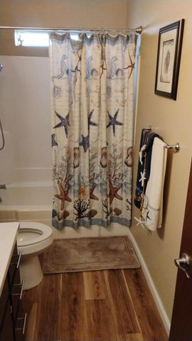 4132 W Robinwood Avenue, Visalia, CA 93291