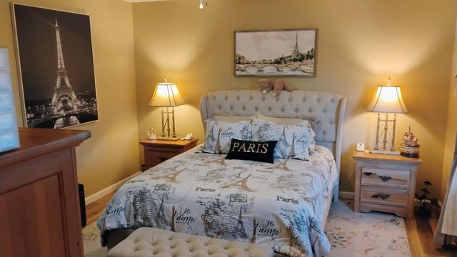 4132 W Robinwood Avenue, Visalia, CA 93291