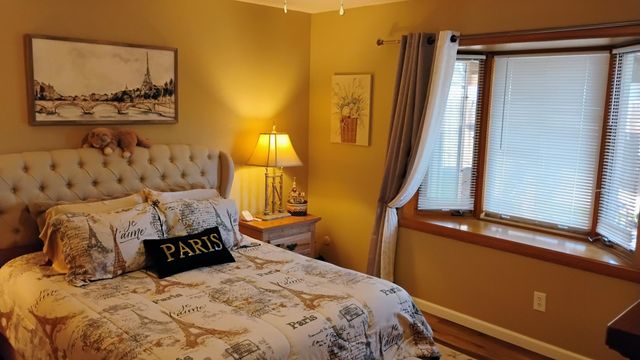 4132 W Robinwood Avenue, Visalia, CA 93291