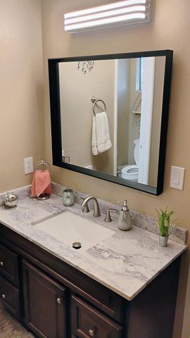 4132 W Robinwood Avenue, Visalia, CA 93291