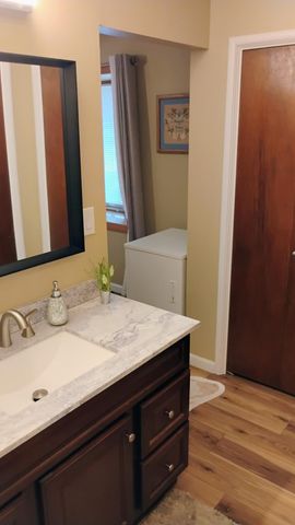 4132 W Robinwood Avenue, Visalia, CA 93291