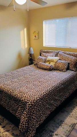 4132 W Robinwood Avenue, Visalia, CA 93291