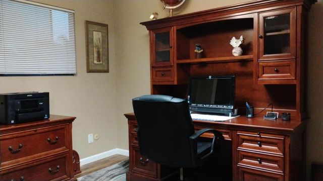 4132 W Robinwood Avenue, Visalia, CA 93291