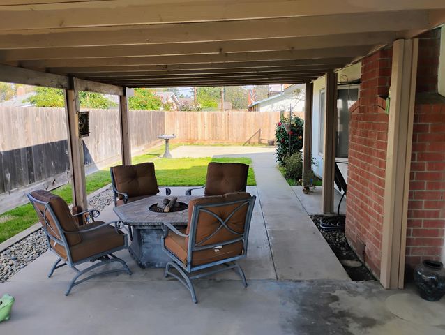 4132 W Robinwood Avenue, Visalia, CA 93291