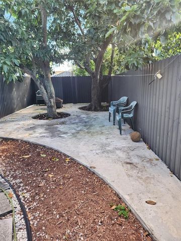 1360 NE 144th St 3, Miami, FL 33161