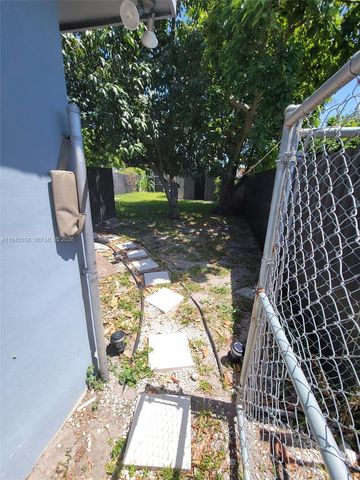 1360 NE 144th St 3, Miami, FL 33161