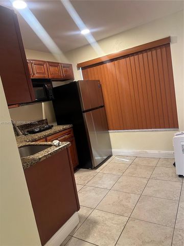 1360 NE 144th St 3, Miami, FL 33161