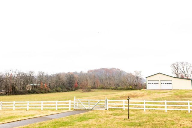 1041 Sandy Valley Rd, Hendersonville, TN 37075
