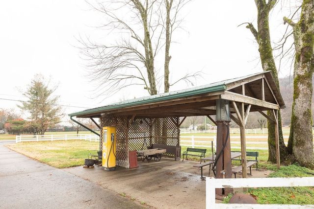 1041 Sandy Valley Rd, Hendersonville, TN 37075