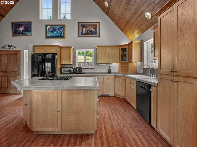 13671 Sw ACADEMY Way, Gaston, OR 97119