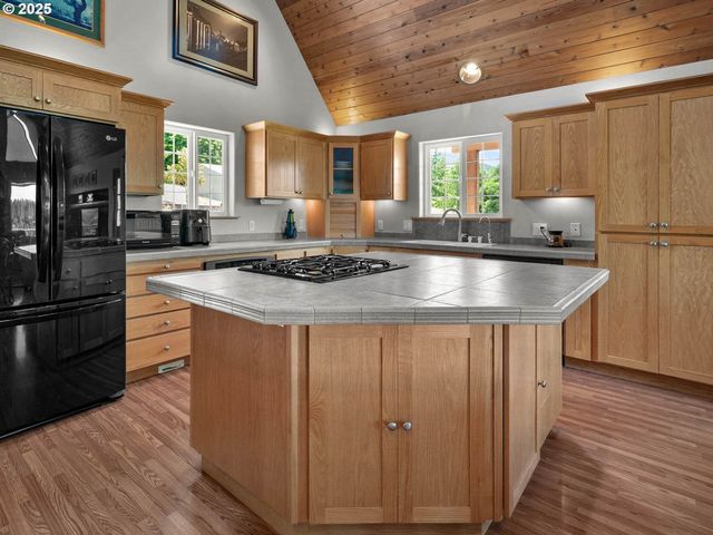 13671 Sw ACADEMY Way, Gaston, OR 97119