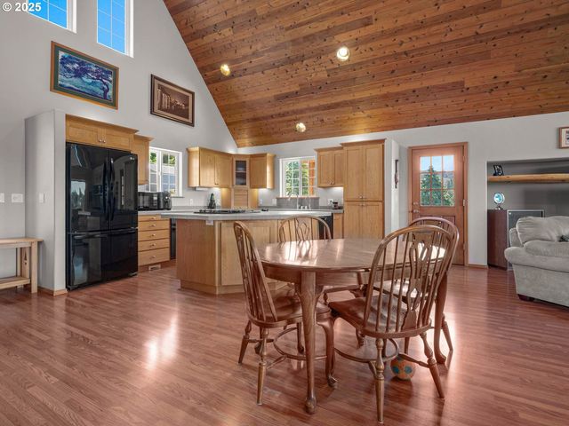 13671 Sw ACADEMY Way, Gaston, OR 97119