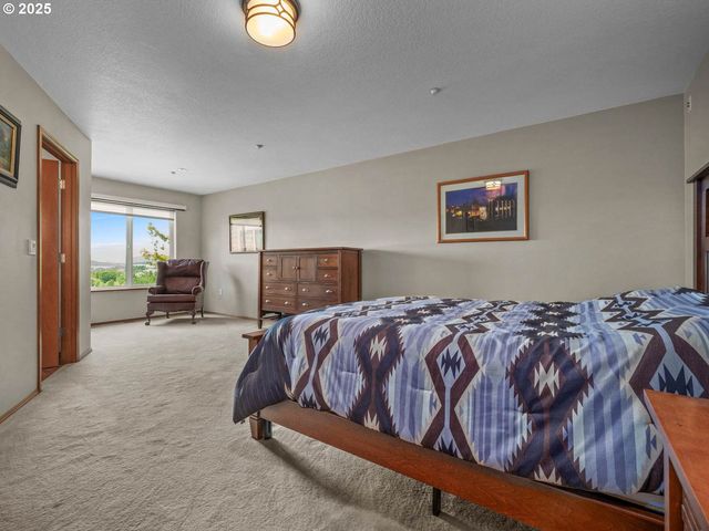 13671 Sw ACADEMY Way, Gaston, OR 97119