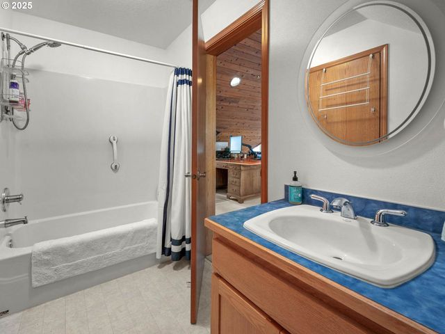 13671 Sw ACADEMY Way, Gaston, OR 97119