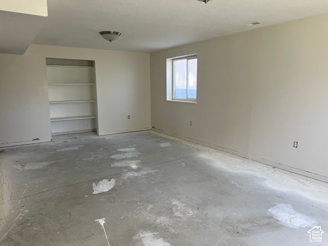 5556 S 3800 W, Roy, UT 84067