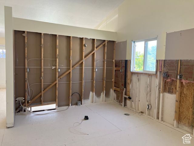 5556 S 3800 W, Roy, UT 84067