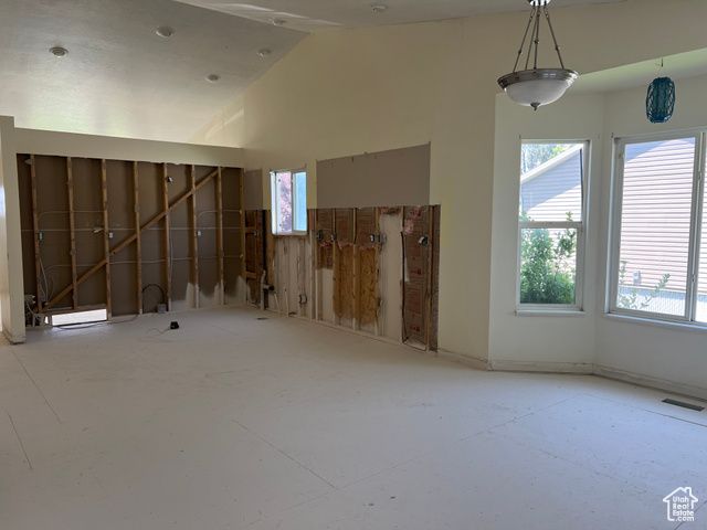 5556 S 3800 W, Roy, UT 84067