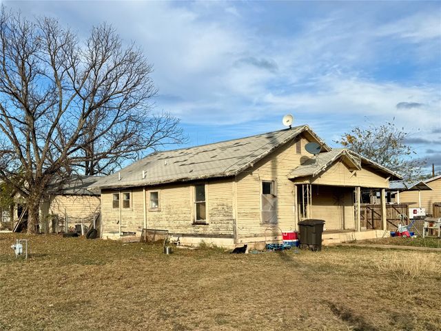 201 E Victoria, Brady, TX 76825