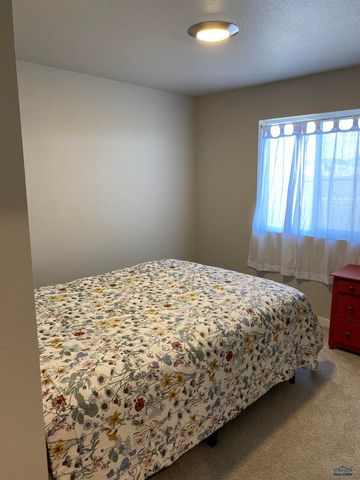 227 N VALLEY DR, Rapid City, SD 57703