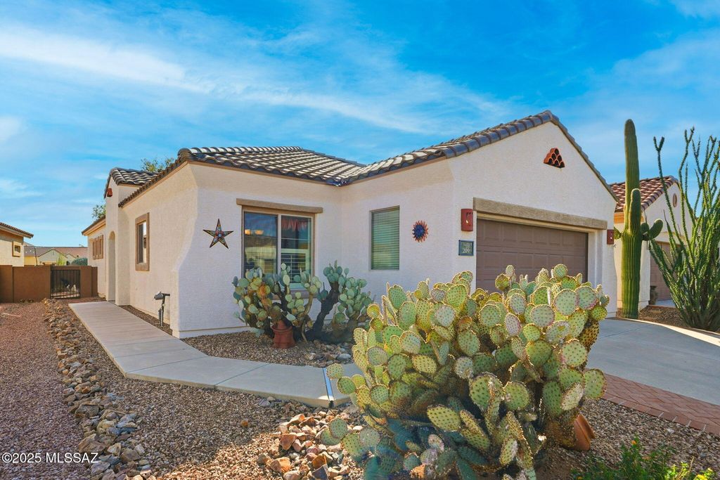 209 W Calle Media Luz, Sahuarita, AZ 85629