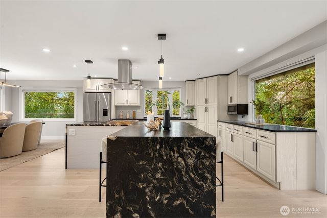 13720 94th Avenue NE, Kirkland, WA 98034