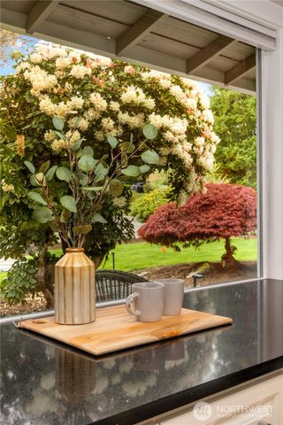 13720 94th Avenue NE, Kirkland, WA 98034