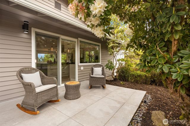 13720 94th Avenue NE, Kirkland, WA 98034