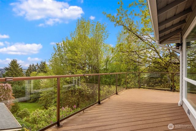 13720 94th Avenue NE, Kirkland, WA 98034