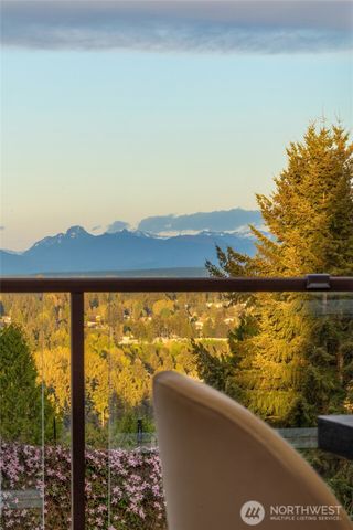 13720 94th Avenue NE, Kirkland, WA 98034