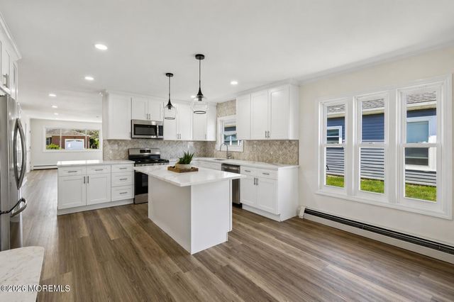 8 Tijuana Court, Berkeley, NJ 08721