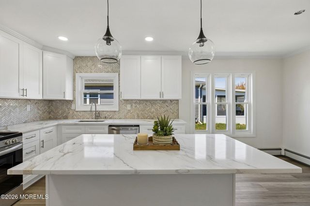 8 Tijuana Court, Berkeley, NJ 08721