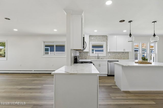 8 Tijuana Court, Berkeley, NJ 08721