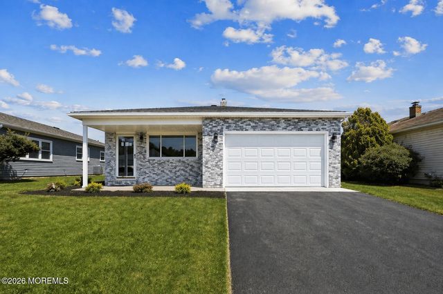 8 Tijuana Court, Berkeley, NJ 08721