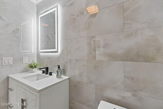 8 Tijuana Court, Berkeley, NJ 08721