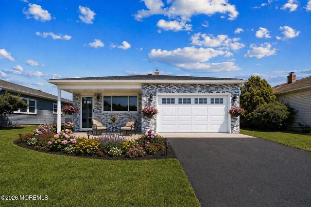 8 Tijuana Court, Berkeley, NJ 08721