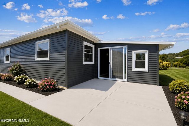 8 Tijuana Court, Berkeley, NJ 08721