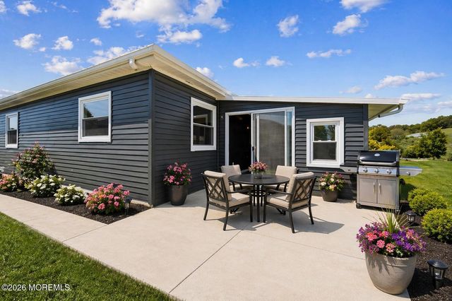 8 Tijuana Court, Berkeley, NJ 08721