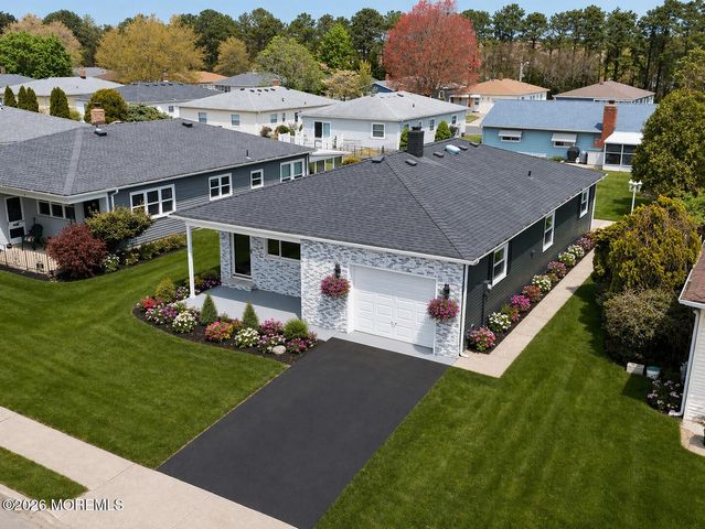 8 Tijuana Court, Berkeley, NJ 08721